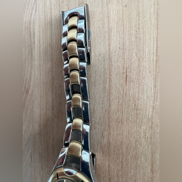 Relic Wet Two Tone Ladies Watch with Date Window - Picture 9 of 9